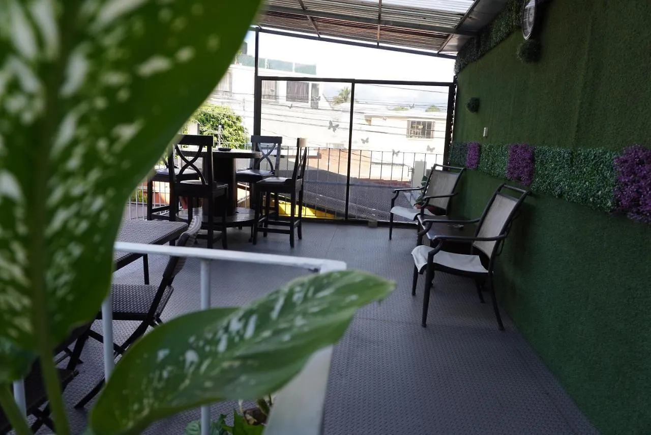 בית הארחה גואטמלה Hostal Guatefriends