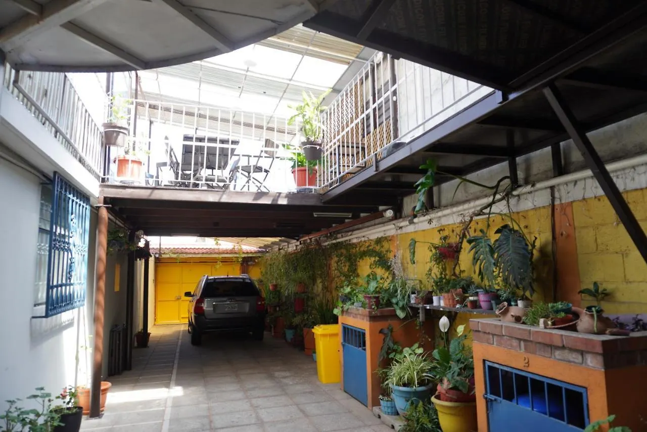 בית הארחה גואטמלה Hostal Guatefriends