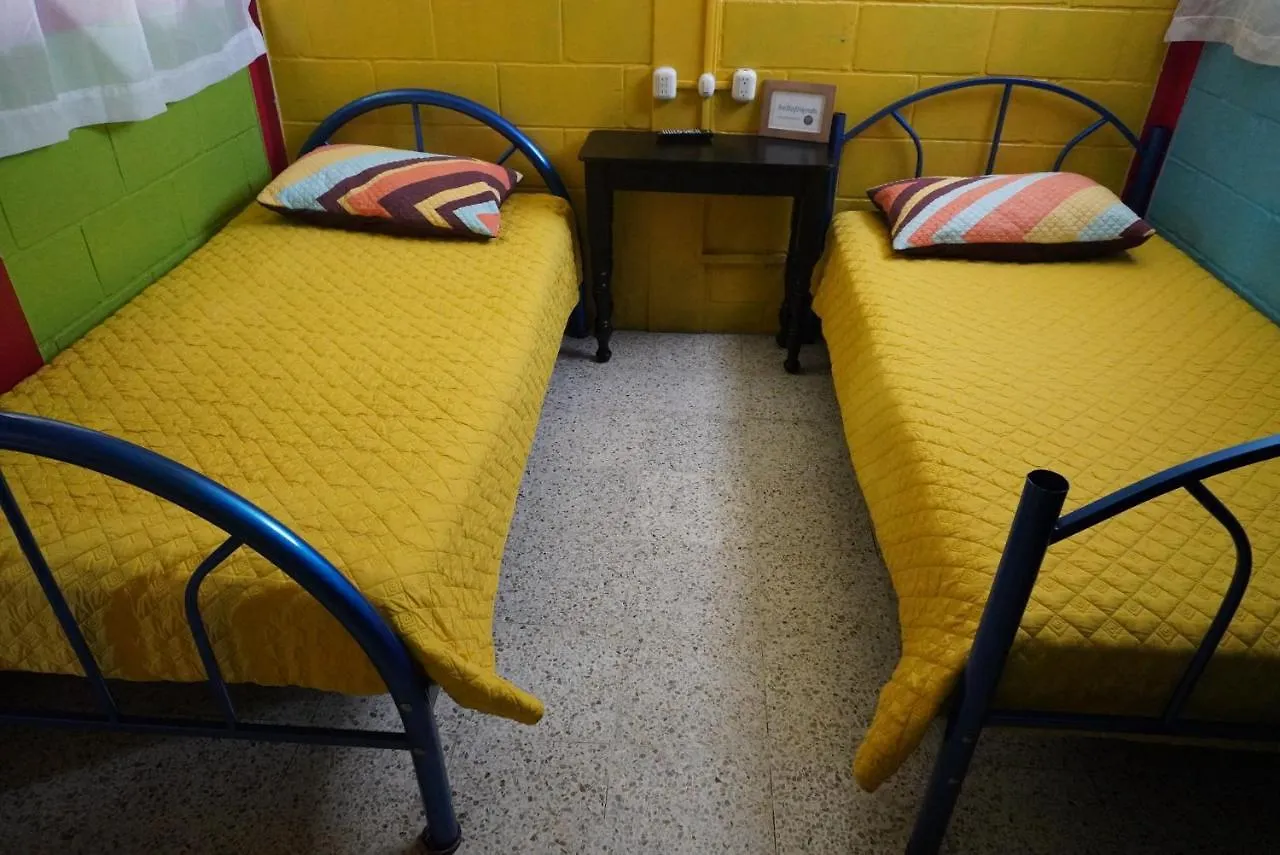 גואטמלה Hostal Guatefriends בית הארחה